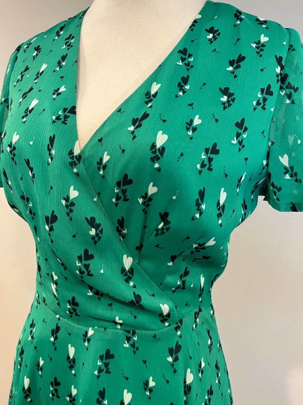 MaisonJules  short sleeve heart print‎ fake Wrap Dress size 4 - Picture 2 of 13